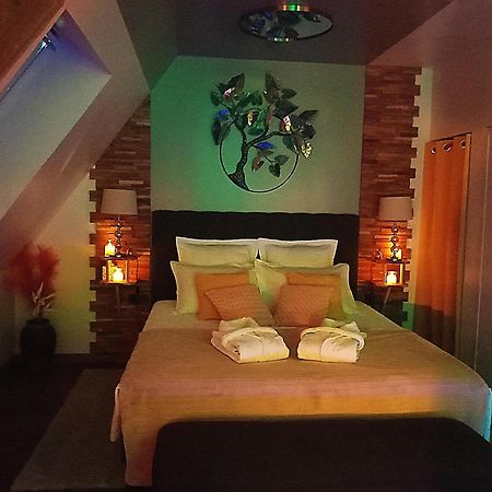 Manoir Du Grand Chene Hotel La Vraie-Croix Bagian luar foto