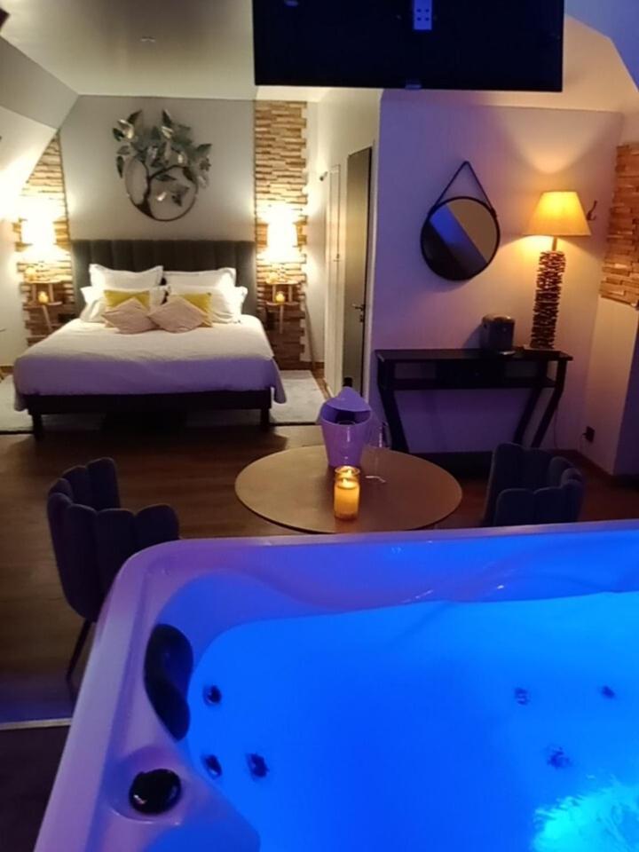 Manoir Du Grand Chene Hotel La Vraie-Croix Ruang foto
